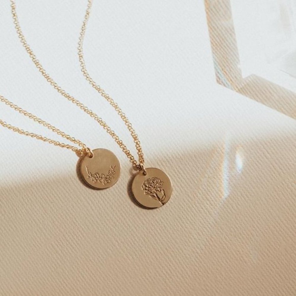 January Carnation Birth Flower Minimalist Necklace - Picture 4 of 12